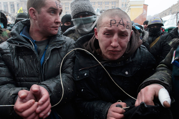 Пойманные активистами «Евромайдана» «титушки»