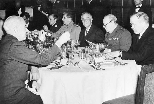 Иосиф Сталин, Франклин Рузвельт и Уинстон Черчилль (Ялта, 1945 год)