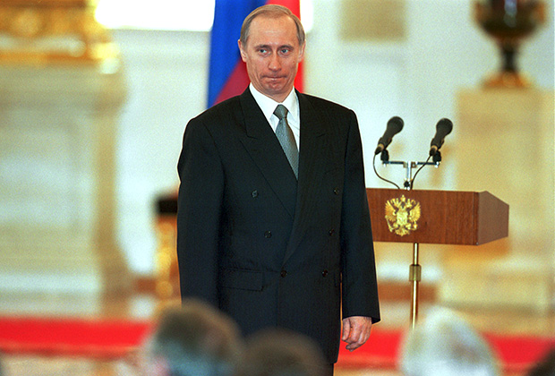 И.о. президента России Владимир Путин на церемонии вручения Государственных премий в области науки за 1999 год в Большом Кремлевском дворце