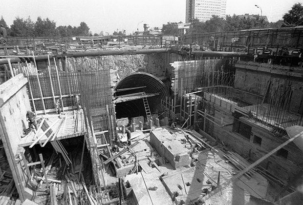 Строительство станции метрополитена открытым способом, 1979 год