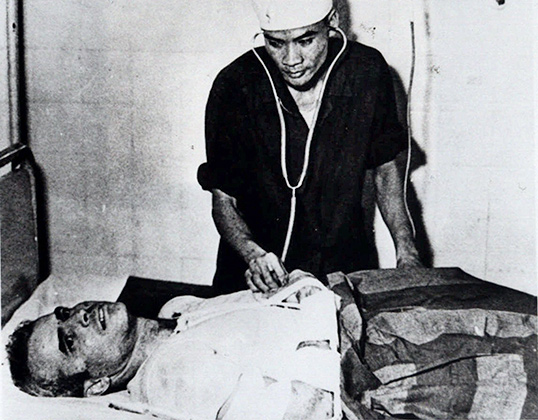 Джон Маккейн во вьетнамском плену. 1967 год