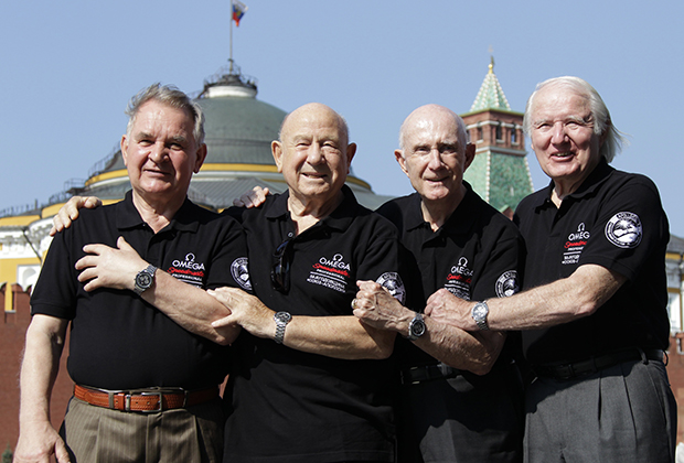 Валерий Кубасов, Алексей Леонов, Томас Стаффорд, Вэнс Бранд (слева направо)