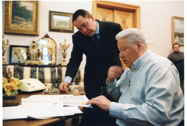 Михаил Лесин и Борис Ельцин, 1990-е годы