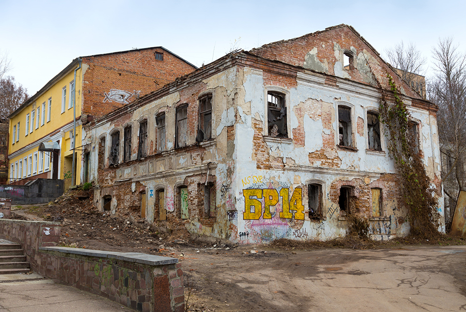Город Брянск. Бульвар Гагарина. Старое разрушенное здание