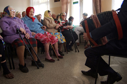«Команда Путина» устроила праздник для бабушек и дедушек