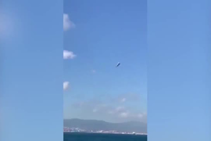 Самолет провалил посадку из-за экстремального ветра и попал на видео