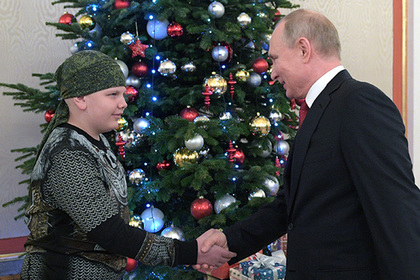 Пожавший руку Путину больной мальчик умер от рака