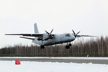 Самолет Минобороны России выкатился за пределы взлетно-посадочной полосы