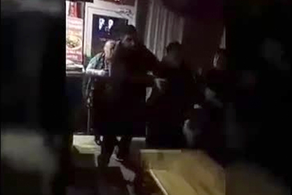Россиянин ворвался в кафе с бензопилой