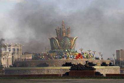 В Москве загорелся отреставрированный за миллиард рублей фонтан