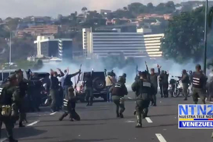 Опубликовано видео уличных столкновений в Венесуэле