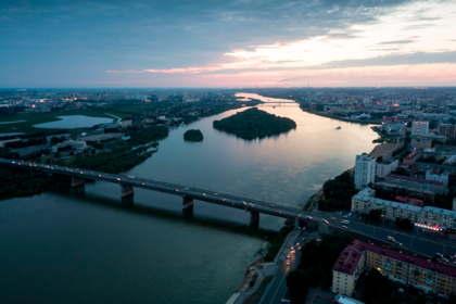Растопившие толстый лед Иртыша зловонные стоки признали ливневыми водами