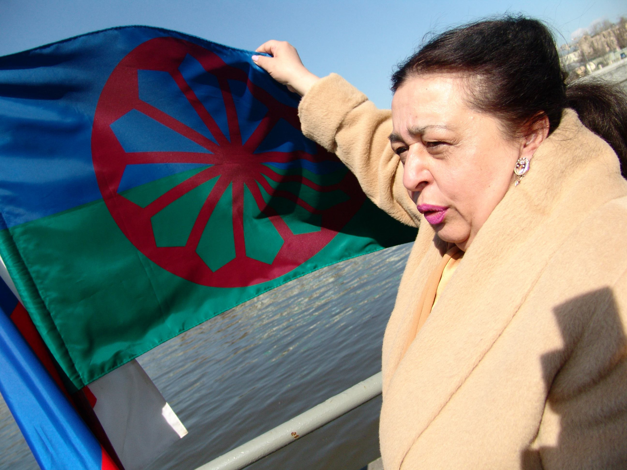 цыганский флаг фото