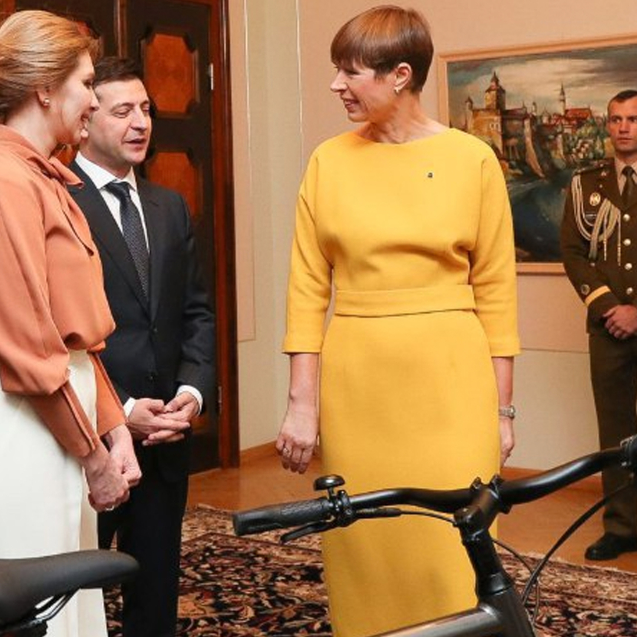 Президент Эстонии Зеленский велосипед