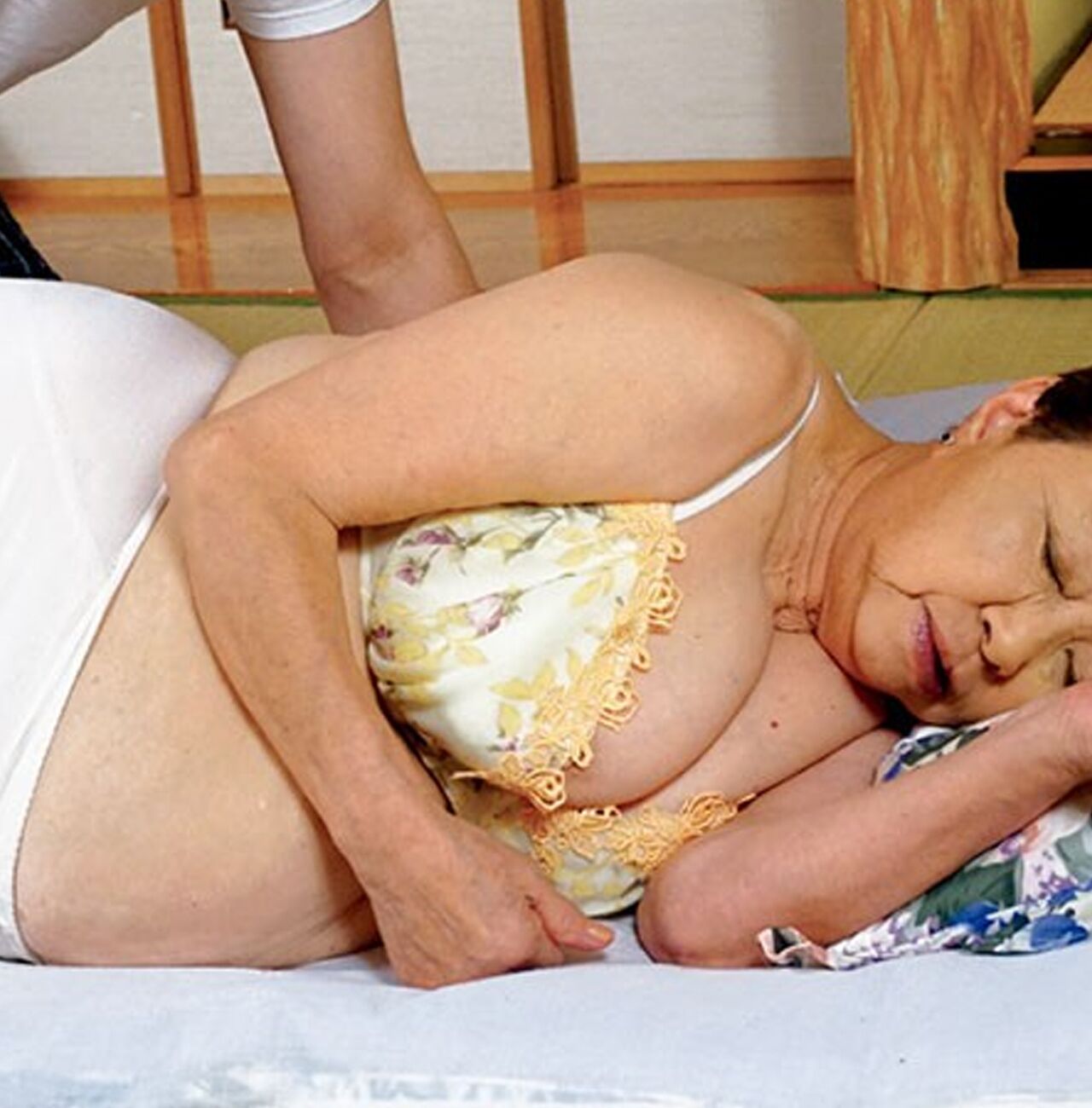 Азиатская Бабушка Инцест