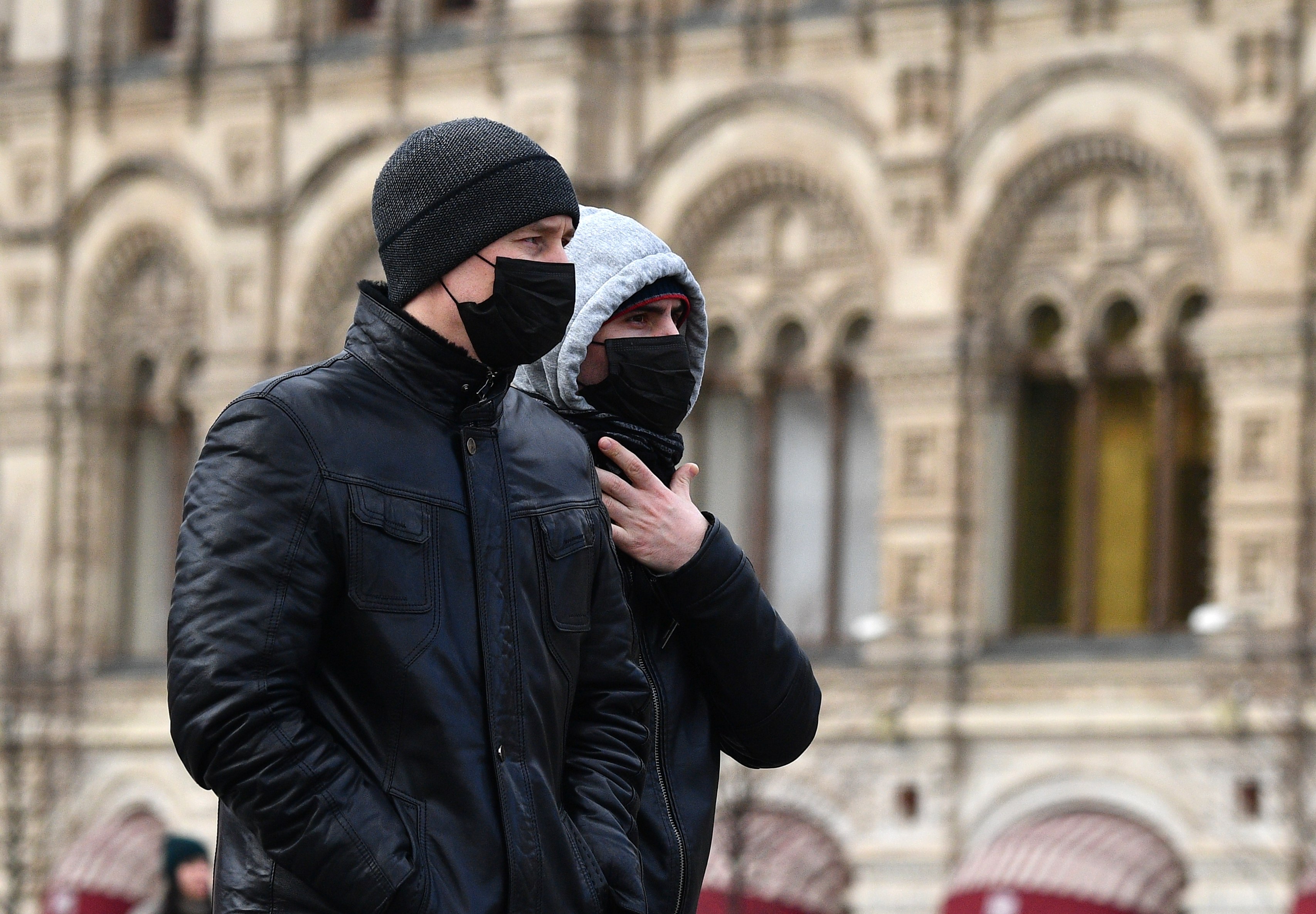 Мужчины в масках на Бауманской Москва 2008