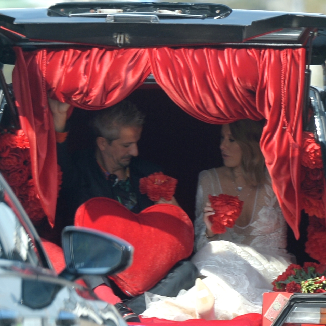 Свадьба Ксении Собчак и Богомолова в катафалке