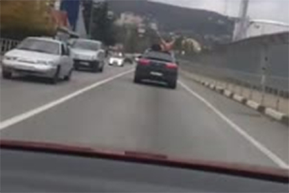 Россияне обрадовались окончанию карантина в Туапсе и устроили стрельбу из машины