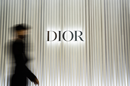        Christian Dior  Levi's