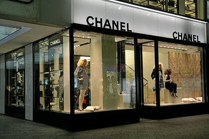     Chanel -    