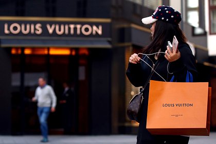Louis Vuitton  Christian Dior  