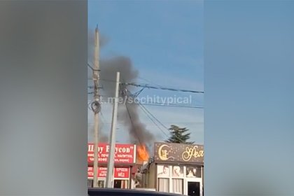 Мощный пожар в жилом доме в Сочи попал на видео