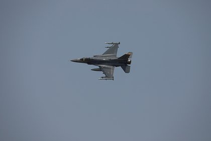    F-16     