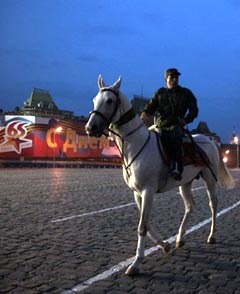 Туркменский кавалерист на репетиции парада Победы. Фото (c)AFP