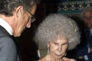 Долго и счастливо 85-летняя испанская герцогиня Альба вышла замуж