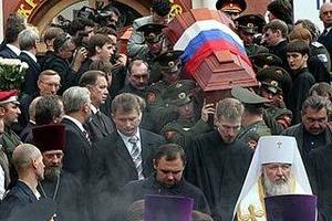 Прах Деникина вернулся в Россию Перезахоронение останков белого генерала в Москве стало символом примирения