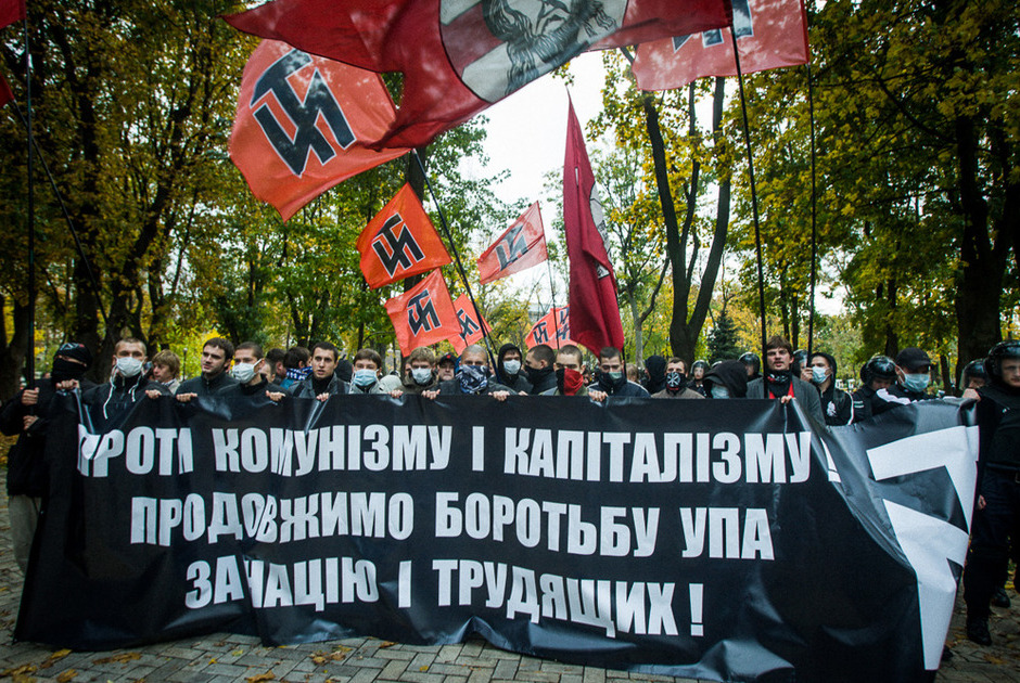 Около семисот националистов отметили 66-годовщину Украинской повстанческой армии (УПА) маршем в центре Киева, 18 октября 2008 года