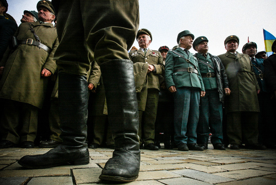 Ветераны УПА во время марша памяти по случаю празднования 65-летия Украинской повстанческой армии в Киеве 14 октября 2007 года