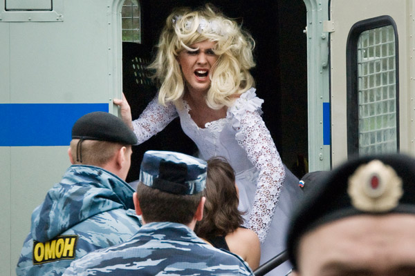 Задержание участника несанкционированного гей-парада в Москве, 2009 год