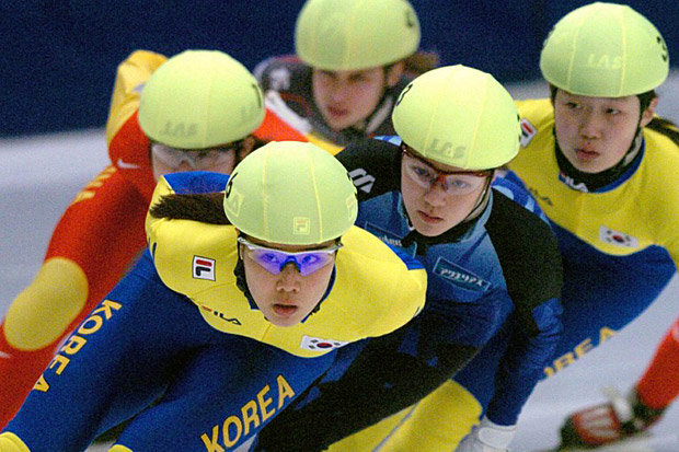 Корейские шорт-трекистки на чемпионате мира 2004 года в Гетеборге