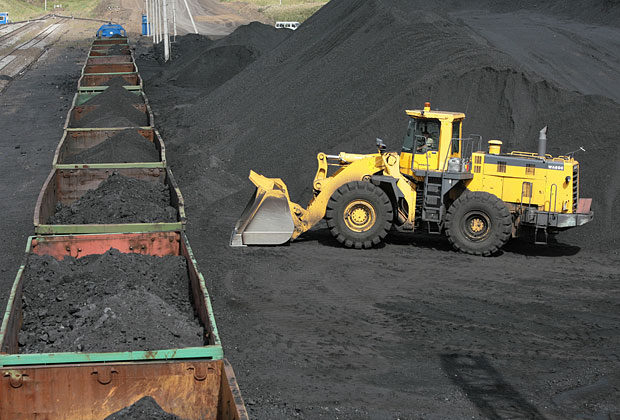 Погрузка угля в полувагоны на Кузбассе