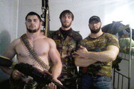 «Охранники Кадырова», арестованный и отпущенный младший сержант Юнус Расухаджиев (крайний слева)