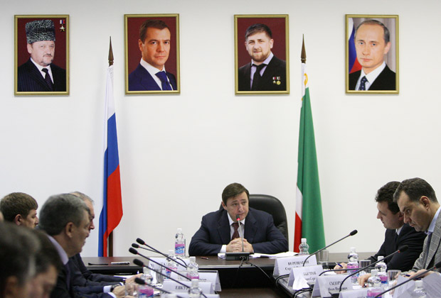 Александр Хлопонин во время выездного заседания в Чечне