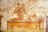 Фрески, обнаруженные при раскопках Помпеи, долгое время не показывали публике. Город погиб в 79 году нашей эры при извержении вулкана, и его стены сохранились под толстым слоем пепла. 