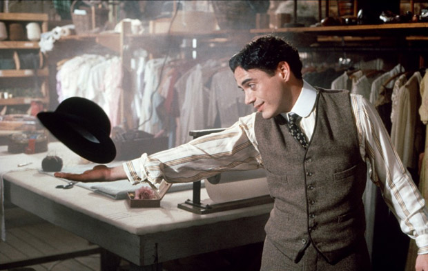 Кадр из фильма «Чаплин», 1992