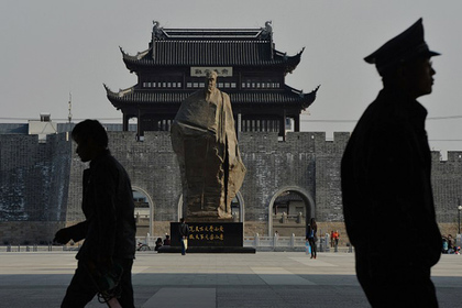 Памятник китайскому государственному деятелю, автору реформы системы экзаменации чиновников Фань Чжунъяню в Сучжоу