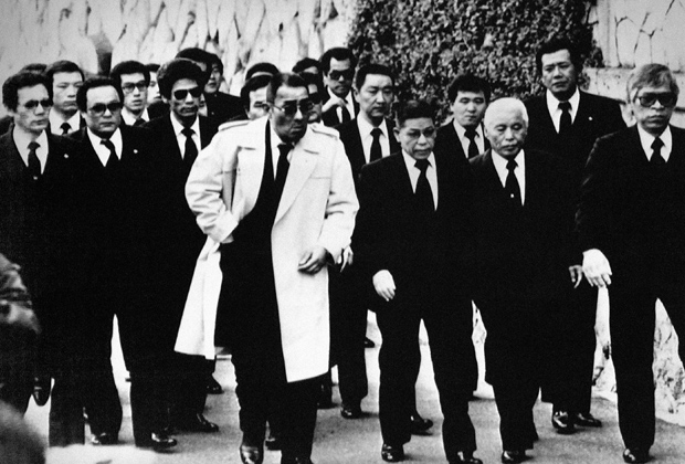 Члены клана «Ямагути-гуми» на похоронах убитого босса Масахисы Такэнаки. 1988 год
