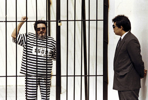 Основатель «Сияющего пути» Абимаэль Гусман во время суда над ним. 24 сентября 1992 года