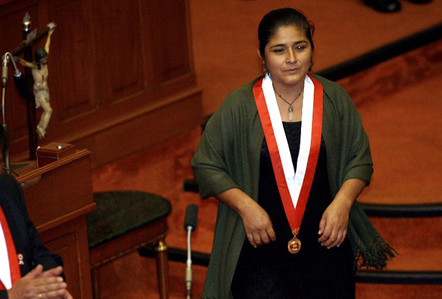 Нанси Обрегон Перальта после принесения присяги в качестве депутата Национального конгресса от Перуанской националистической партии. 25 июля 2006 года