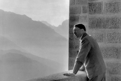 Гитлер в своей баварской резиденции «Бергхоф» в 1938 году