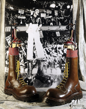 Ботинки-ходули, в которых Элтон Джон снимался в фильме рок-опере «Томми» в 1975 году