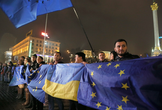 Сторонники евроинтеграции на Майдане Незалежности в Киеве, 21 ноября 2013 года.