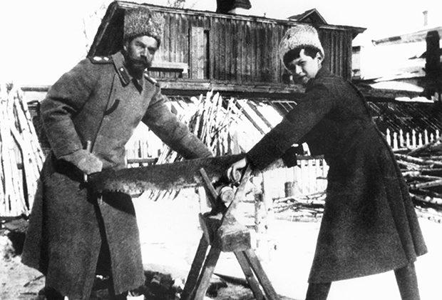 Николай II и цесаревич Алексей в Тобольске, 1917 год