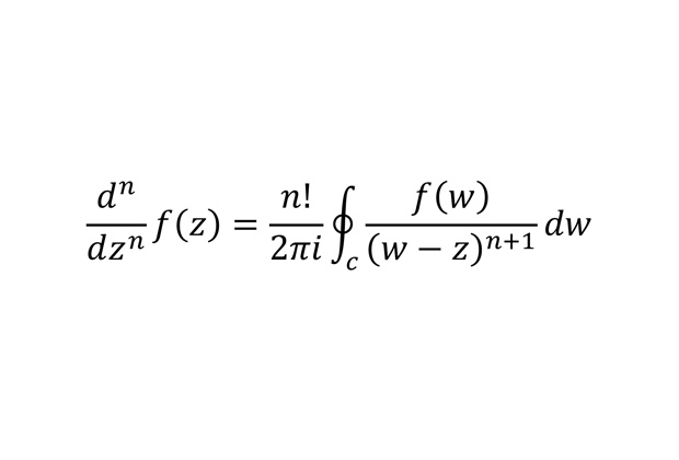 Формула позволяет связать кратные производные комплексно-аналитической функции с интегралом по контуру. Благодаря этой формуле доказывается эквивалентность нескольких определений комплексно-аналитической функции. В частности, если она дифференцируема, то немедленно раскладывается в сходящийся ряд.