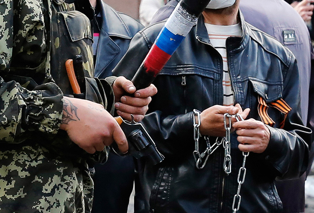 Сторонники федерализации во время столкновений 2 мая 2014 года в Одессе