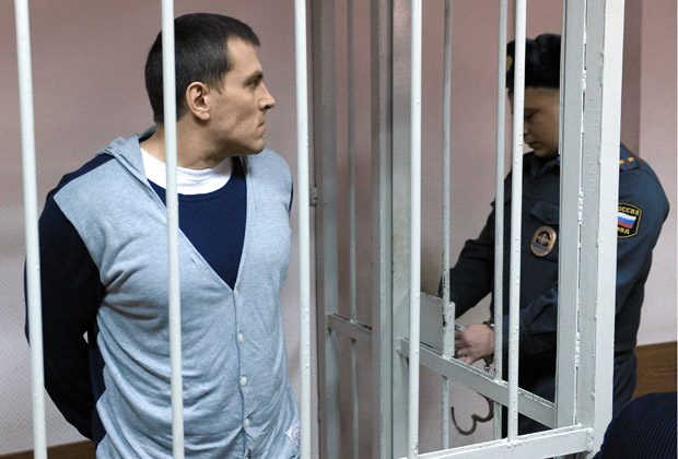 Максим Лузянин (слева) на заседании Замоскворецкого районного суда